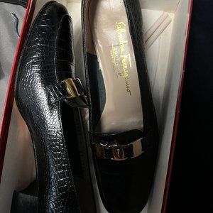 Salvatore Ferragamo 7.5 black leather loafers